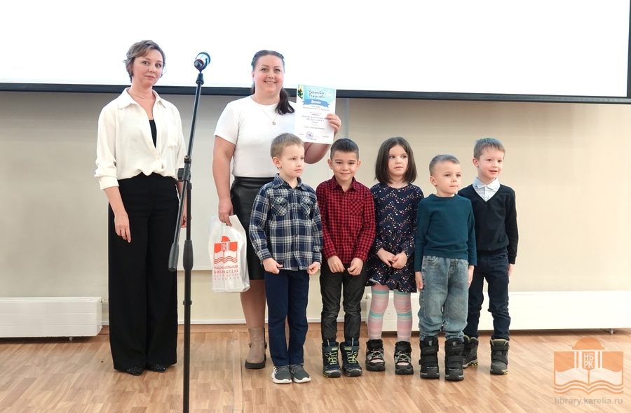 The award is being presented by Elena Fedorova