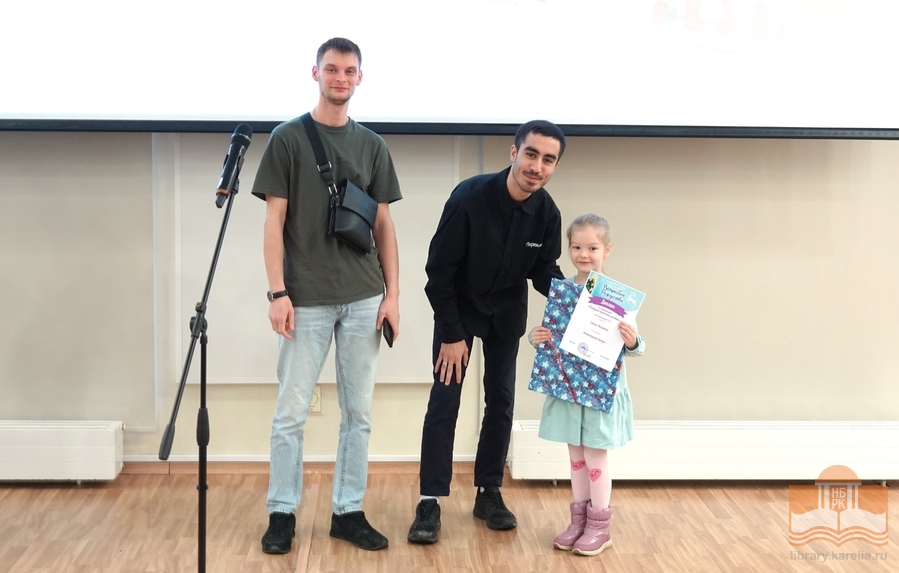 The award is being presented by Ayman Amer, Chairman of Petrozavodsk Branch of the Movement of the First