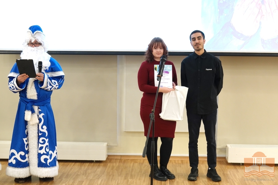 The award is being presented by Ayman Amer, Chairman of Petrozavodsk Branch of the Movement of the First